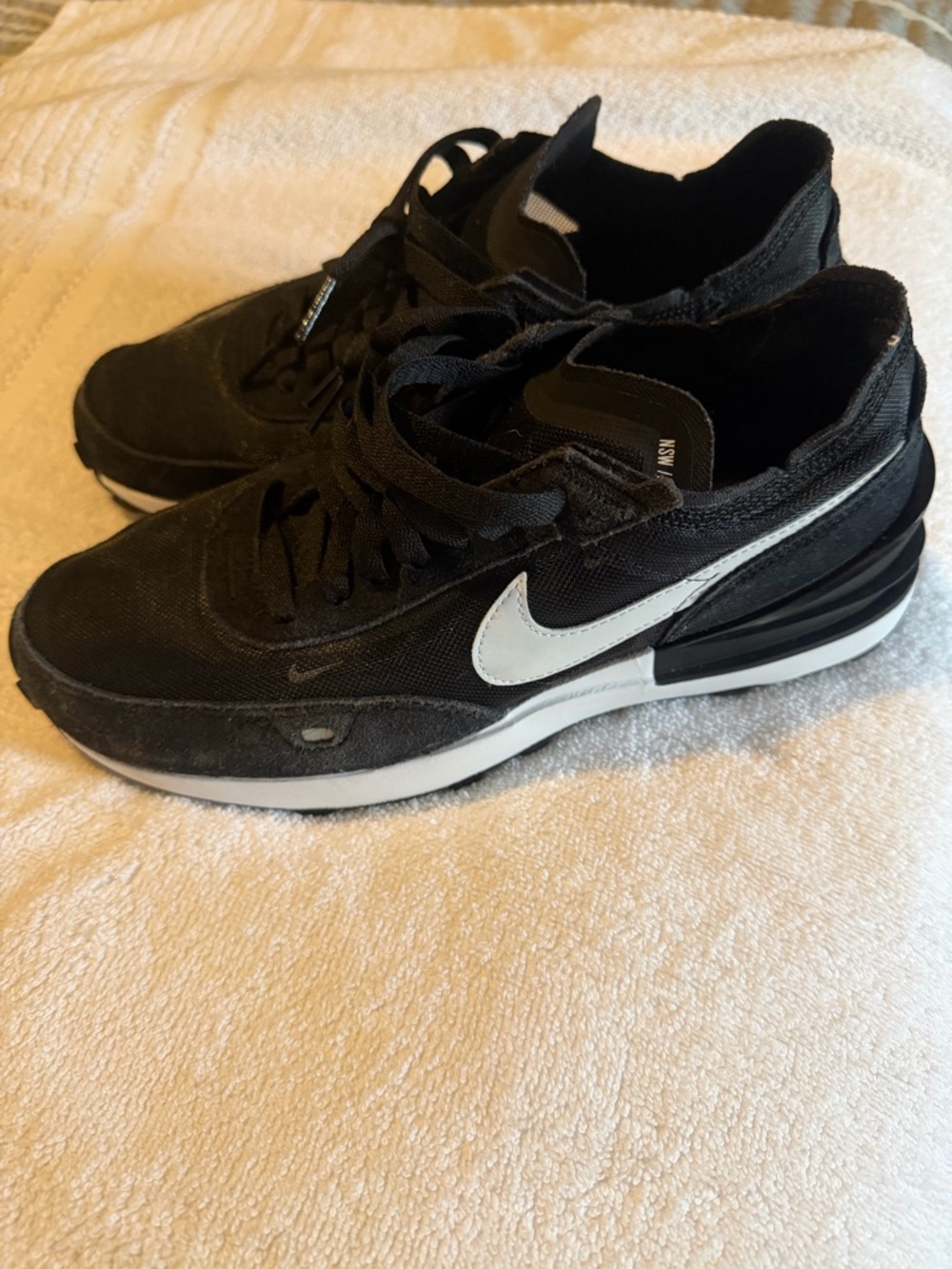 Nike Men's Black with White Swoosh Casual Sneakers